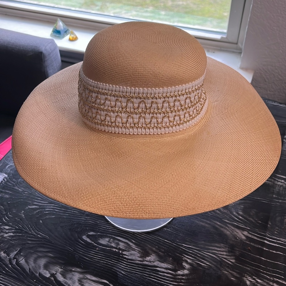 Beige summer hat with white and gold trim